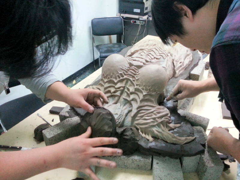 Illustration for article titled How To Make Incredible StarCraft CosplayÂ
